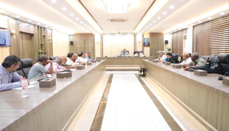 الوزير السقطري يترأس اجتماعًا استثنائيًا بالهيئة العامة للبحوث والارشاد الزراعي ويشدد على أهمية تفعيل دورها الاستراتيجي
