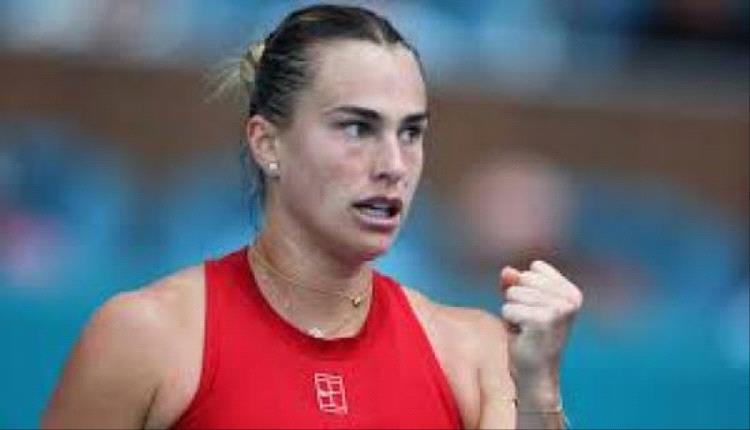 سبالينكا وكيريوس يستمتعان بتحدي معركة الجنسين