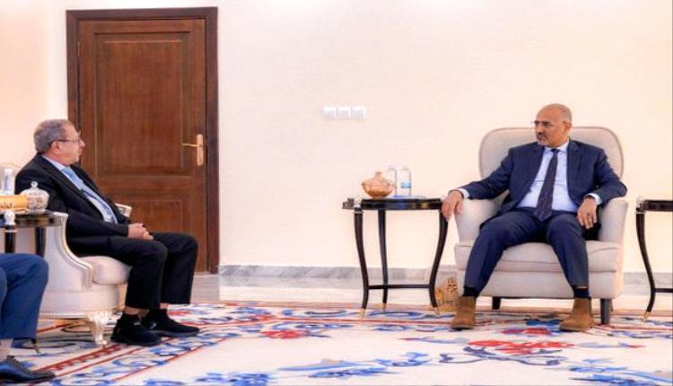 الرئيس الزُبيدي يشدد على استقلالية وحيادية السلطة القضائية