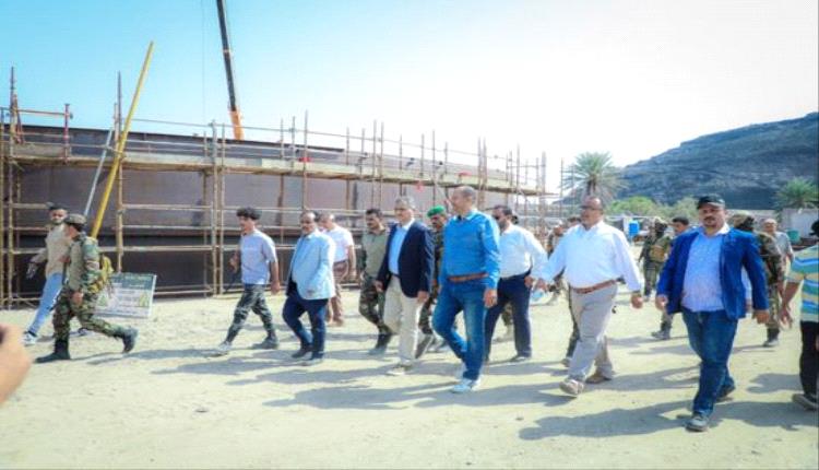 لملس يتفقد مشروع خزان الضخ في منطقة البرزخ الاستراتيجي