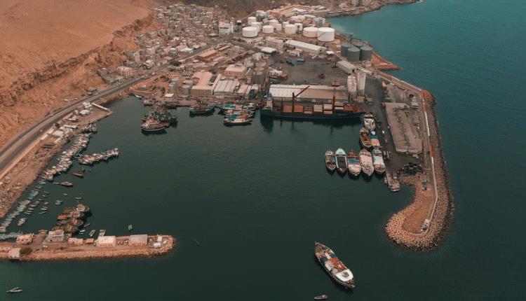 ميناء المكلا يستأنف نشاطه الملاحي والتجاري بشكل طبيعي