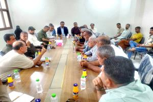 وزارة الزراعة والثروة السمكية تبحث في عدن إجراءات عاجلة لضبط أسعار الأسماك واستقرارها في الأسواق