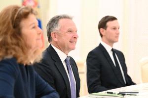 "فاينانشال تايمز": ملامح ويتكوف أمام بوتين تختلف عنها أمام الوفد الأوكراني