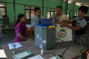 الناخبون في ميانمار يدلون بأصواتهم في أول انتخابات منذ انقلاب عام 2021