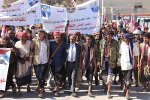 مسيرة جماهيرية في عتق احتفاءً بانتصارات القوات الجنوبية