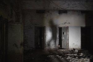 اتهام عضو سابق في المخابرات السورية بالتعذيب والقتل في السجون