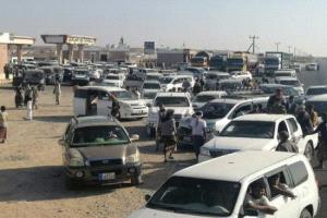 تدفق الجماهير المشاركة في مليونية سيئون عبر البوابة الشرقية لحضرموت