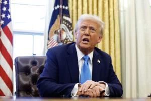 ترامب يحذر إيران بشأن البرنامج النووي