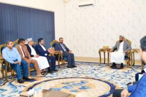 المحرّمي يناقش الأوضاع الأمنية والخدمية في محافظة المهرة