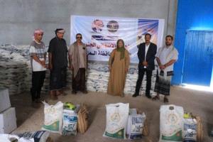 انتقالي المهرة يدشن توزيع السلال الغذائية على الأسر الأشد احتياجا