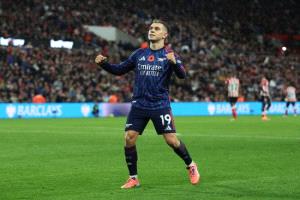 اللاعب البريطاني السابق بارتون يتجنب الحبس الفوري بسبب منشورات مسيئة