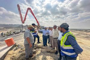 وكيل وزارة الزراعة والري يطّلع على مستوى الإنجاز في مشروع سد حسّان الإستراتيجي بأبين 
