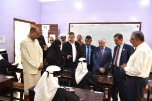 رئيس انتقالي حضرموت يدشن امتحانات الفصل الدراسي الأول بمديرية المكلا
