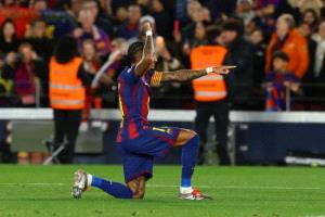 رافينيا يقود برشلونة للفوز على أوساسونا بالدوري الإسباني