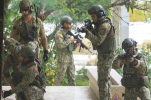 الولايات المتحدة ترسل قوات لمكافحة المخدرات في الأكوادور