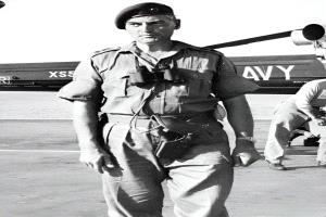 صورة آخر جندي بريطاني غادر جنوب اليمن