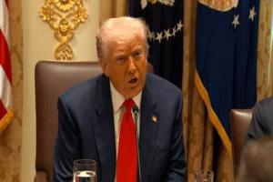 ترامب يحذر حماس حال عدم تخليها عن سلاحها