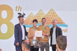 *"لمسات حضرمية" تحرز المستوى الذهبي في مسابقة أفضل عسل "سدر يمني" ضمن مهرجان العسل المصري*