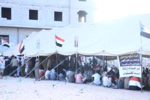 استمرار الاعتصام الشعبي في المهرة استجابه لدعوة انتقالي المحافظة

