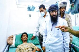 العميد الوالي يزور جرحى قوات حزام أبين المرقدين بمستشفى عبود