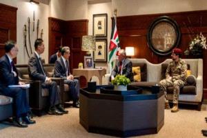 عاهل الأردن ووزير الخارجية الصيني يبحثان تعزيز الشراكة الاستراتيجية