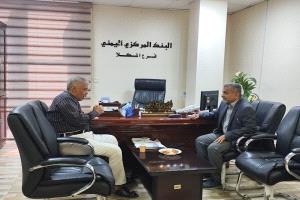 وكيل محافظة حضرموت للشؤون المالية والإدارية يزور البنك المركزي اليمني فرع بالمكلا ويطّلع على نشاط الفرع