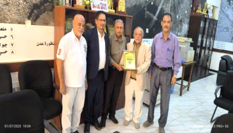 نقابة الصحفيين الجنوبيين تكرم مدير عام صندوق النظافة بالعاصمة عدن
