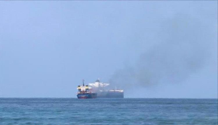 الجيش البريطاني: مغادرة اضطرارية لطاقم سفينة تعرضت لهجوم في البحر الأحمر
