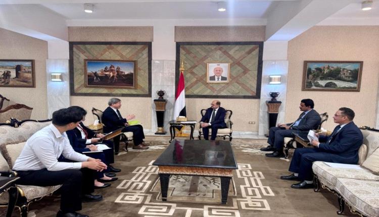 وزير الخارجية يبحث مع السفير الكوري سبل تعزيز العلاقات الثنائية بين البلدين
