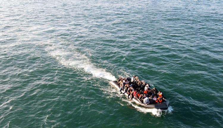 اليونان.. إنقاذ أكثر من 500 مهاجر 