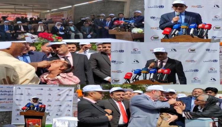 رئيس الوزراء يدشّن حملة التحصين ضد شلل الأطفال في العاصمة عدن

