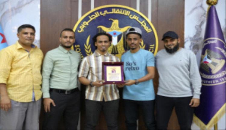 شباب خورمكسر و"لجنة بطولة السباعية" يكرّمون السقاف