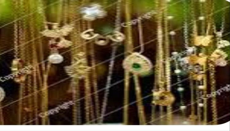 أسر في عدن تضطر لبيع ذهبها بسبب ......
