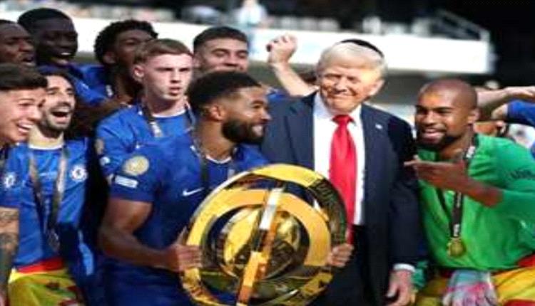 رفض مغادرة المنصة فتدخل رئيس الفيفا.. ترامب يشعل الجدل