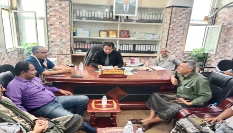 مديرية عتق تتسلم 4 آبار مياه في حقل الشبكة