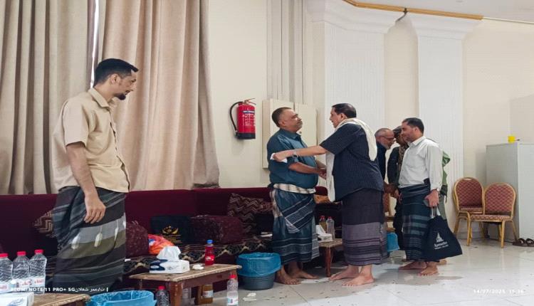 قيادات عسكرية وأمنية وشخصيات اجتماعية يقدمون واجب العزاء لأسرة الفقيد اللواء محمد عسكر