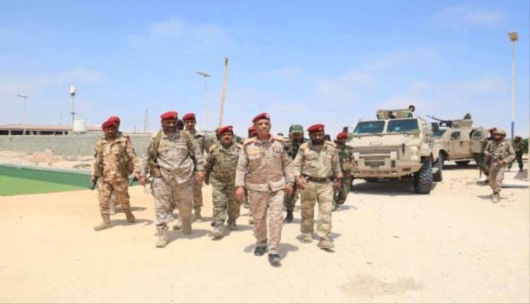 قائد المنطقة العسكرية الثانية يتفقد الأوضاع الأمنية في الغيضة بمحافظة المهرة
