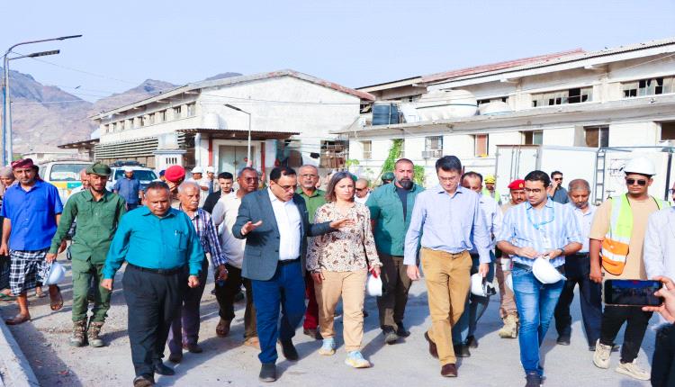 الوزير السقطري ووفد البنك الدولي يتفقدان مشروع إعادة تأهيل مركز الأنزال "الدوكيارد" بعدن
