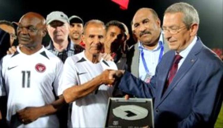 وفاة أسطورة الكرة المغربية أحمد فرس