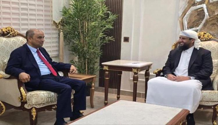 النائب المحرمي يبحث مع رئيس الوزراء الأوضاع الاقتصادية وتحسين الخدمات
