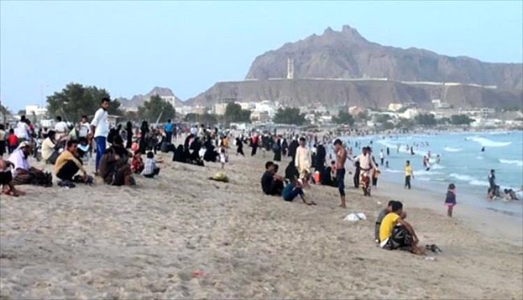 قوات خفر السواحل تحذّر من السباحة في سواحل عدن خلال موسم الرياح
