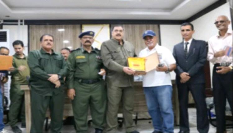 
مدير شرطة العاصمة عدن يكرّم نقابة الصحفيين والإعلاميين الجنوبيين