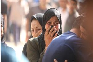مقتل 10 أشخاص اختناقا إثر إغلاق جنود أمريكيين مركز توزيع مساعدات شمال رفح
