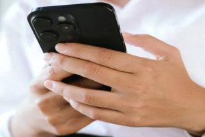 التصفح المتواصل للهاتف.. قد يضر بتركيزك ومزاجك
