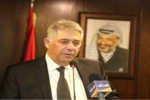 قرار مفاجئ لعباس يُشعل الغضب في لبنان 