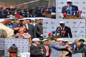 رئيس الوزراء يدشّن حملة التحصين ضد شلل الأطفال في العاصمة عدن

