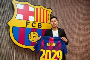 برشلونة يسعى لضم لاعب من أصول سورية للم شمله مع شقيقه