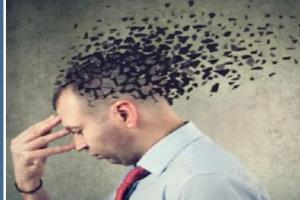 هل يبدأ الخرف في سن الـ30؟ خبير يكشف علامة مقلقة