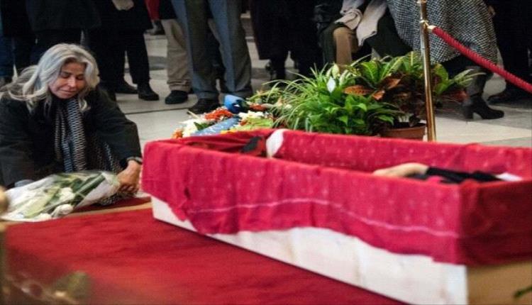 سيدة تعود إلى الحياة في نعشها
