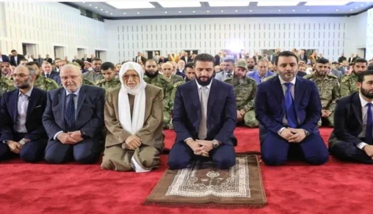 الشرع يؤدي صلاة عيد الأضحى بقصر الشعب 